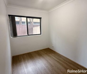 Neat & Tidy Ground floor Unit - Photo 5