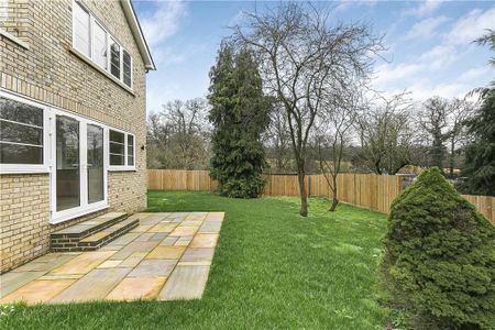 4 bedroom detached house to rent - Photo 2