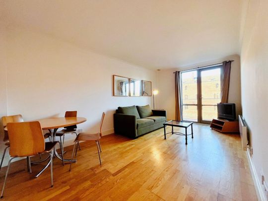 2 bedroom Flat To Let - Photo 1