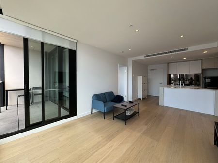 Stunning Fully Furnished 2-Bed, 2-Bath Apartment with Parking in the Heart of Docklands - Photo 4