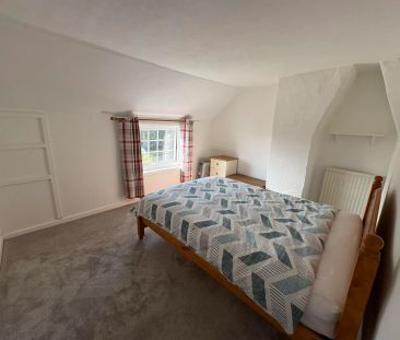 A characterful two bedroom former Fisherman's cottage situated just... - Photo 4