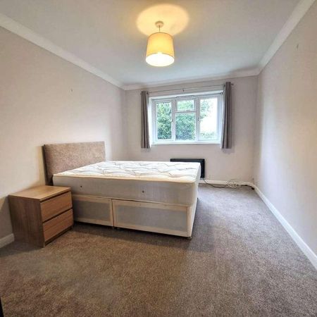 Spring Park, Holmlea Walk, Datchet, SL3 - Photo 2