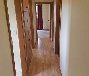 TIDY LOW MAINTENANCE 3 BEDROOM - Photo 5