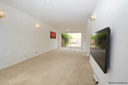 3 bedroom property to rent in Cobham - Photo 3