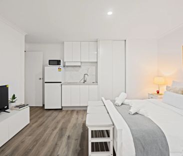 Fully Furnished Studio with All Utilities Included - Photo 2