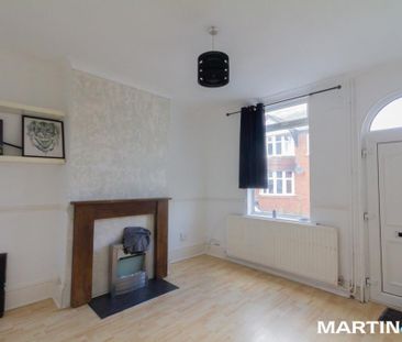 2 bedroom end of terrace house to rent - Photo 2