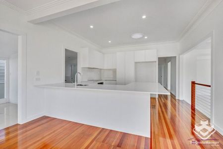 Large Family Home in Quiet Area - Photo 2