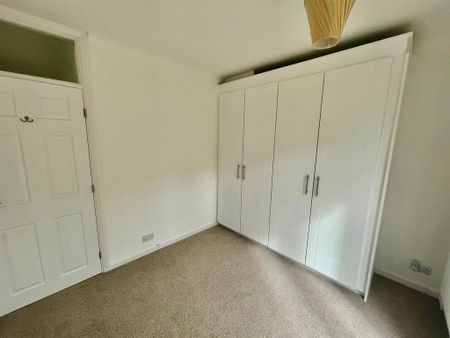 2 bedroom semi-detached bungalow to rent - Photo 5