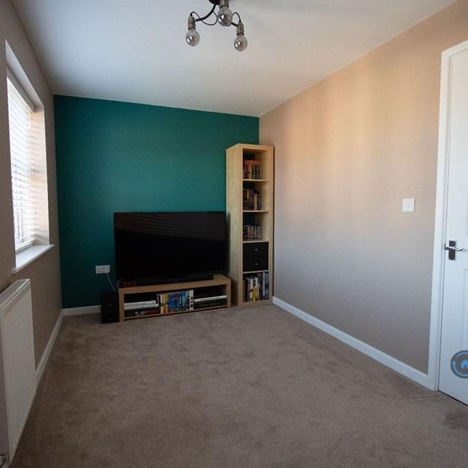 2 bedroom end of terrace house to rent - Photo 1