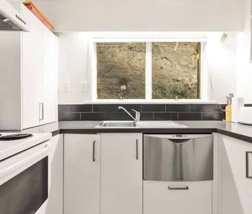 Lush views on the city fringe - Photo 5