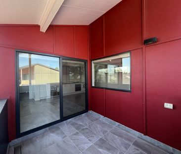 "Spacious One Bedroom Two Level Townhouse With Garage" - Photo 5