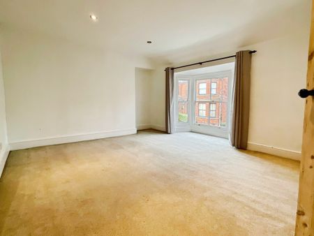 3 bedroom Semi-Detached House to let - Photo 3