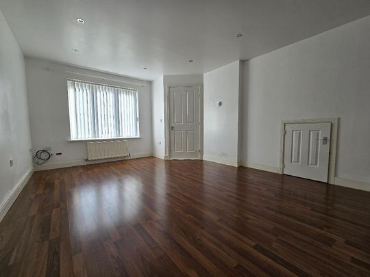 3 bedroom end of terrace house to rent - Photo 1