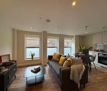 Queen Street, Maidenhead, Berkshire, SL6 - Photo 3