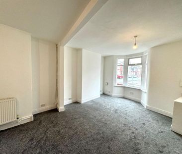 3 bedroom end of terrace house to rent - Photo 2