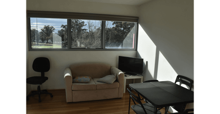 Secure 2-Bedroom Apartment with Cafes, Shops & Transport at Your Doorstep - Photo 3