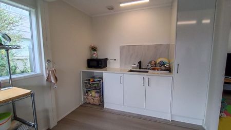 Charming 1BR 1 Living Room Home with Garden! - Photo 5