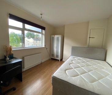 4 bedroom semi-detached house to rent - Photo 2