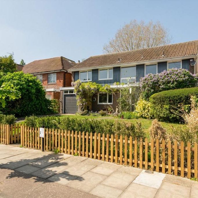 5 bedroom detached house to rent - Photo 1