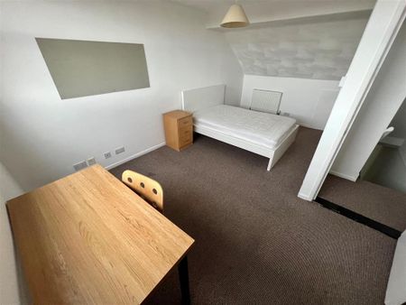 6 bedroom terraced house to rent - Photo 3