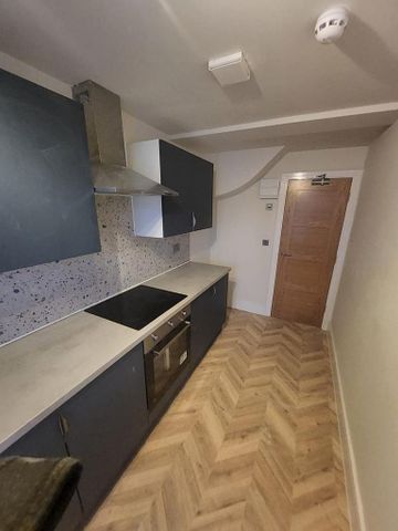 1 bedroom in a house share to rent - Photo 3