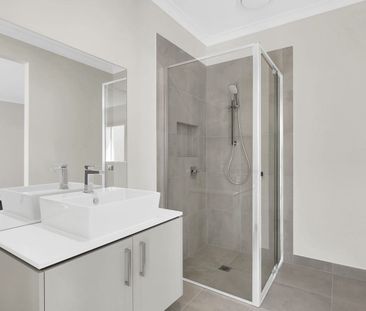 Close to Train Station-Modern 4-Bedroom Family Home - Photo 6