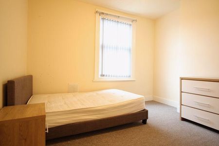 3 bedroom terraced house to rent - Photo 3