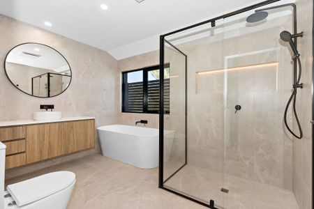 Luxurious Family Living in the Heart of Frankston - Photo 5