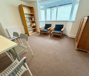 TWO DOUBLE BEDROOMS, BOURNEMOUTH (P01531) - Photo 6