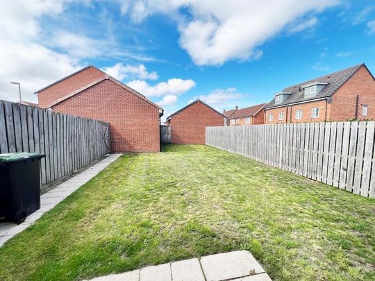 4 bedroom detached house to rent - Photo 1