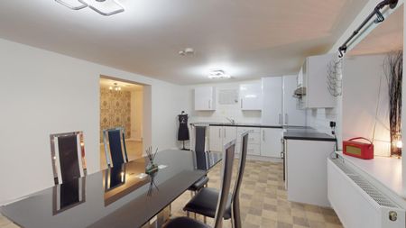 2 bedroom Flat To Let - Photo 3