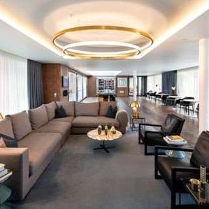 7th floor beautiful modern apartment comprises 2 bedrooms, 2 bathrooms, kitchen, reception and balcony with amazing Views. 24/7 concierge and resident's gym, lounge and roof garden. - Photo 1