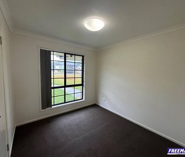 Modern Fully Fenced 4 bedroom Home - Photo 5