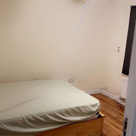 Room in a Shared Flat, Grange Road, IG1 - Photo 4