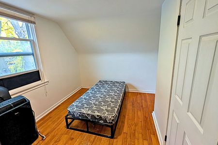 For Lease - 23 Watling Street, London East, Ontario - Photo 4