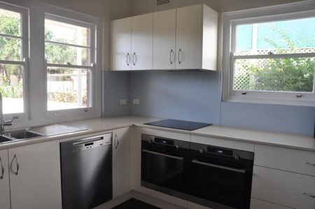 Charming 3 Bedroom Home - Photo 4