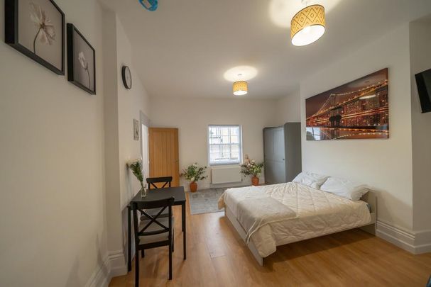 Studio to rent - Photo 1