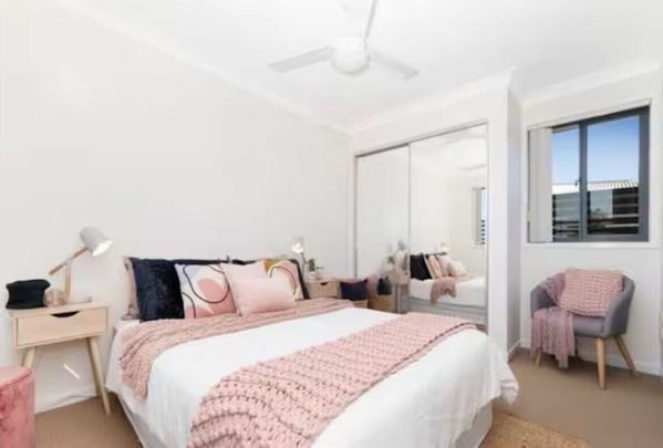 Greenslopes - Photo 1