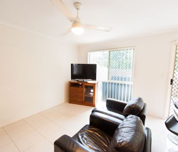 Spacious Townhouse with Air-Conditioning in the Heart of Maroochydore! - Photo 1