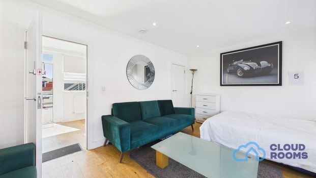 RM5 Westmead | Farnborough | GU14 7SG - Photo 1