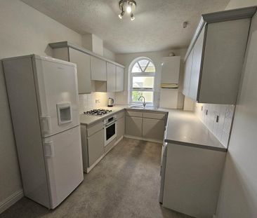 2 bedroom flat to rent - Photo 2