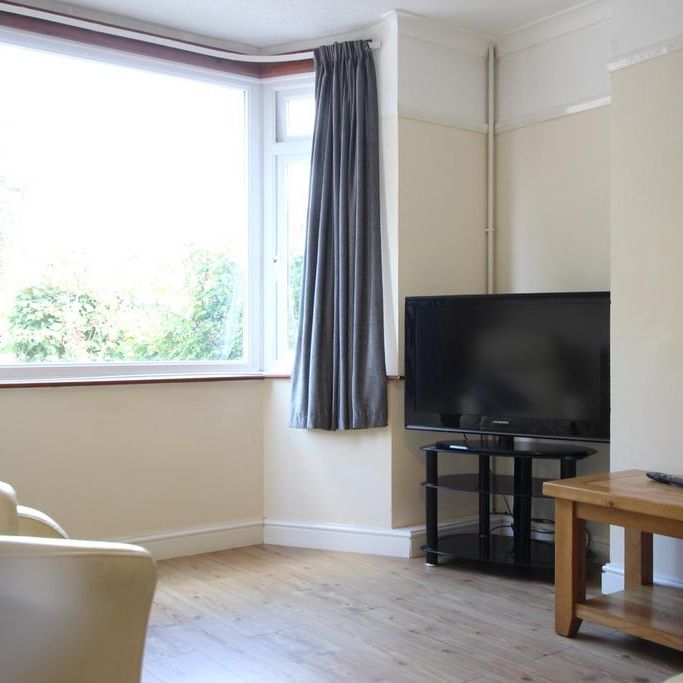 4 bedroom semi-detached house to rent - Photo 1