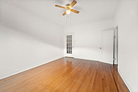 Mercier : Logement de 3 chambres+bureau et cour exclusive offert en location semi-meublée. - Photo 4
