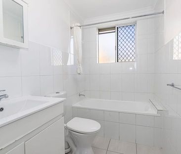 2/15 Illuka Street, Currajong - Photo 5