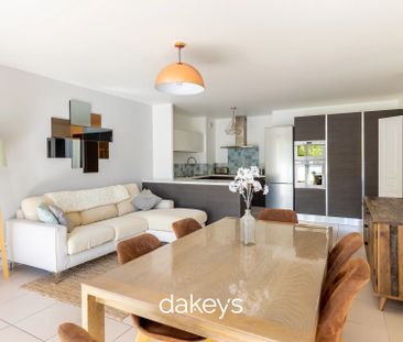 Location Appartement 3 pièces 64m² MARSEILLE 8ème - Photo 2