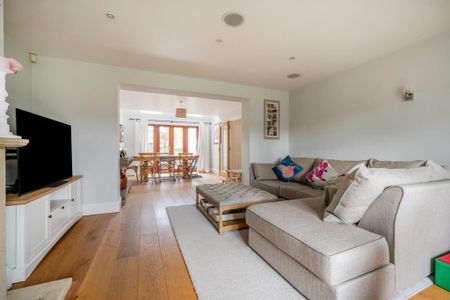 5 bedroom detached house to rent - Photo 4