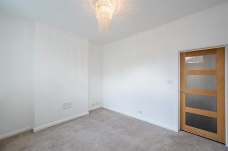 2 bedroom end of terrace house to rent - Photo 5