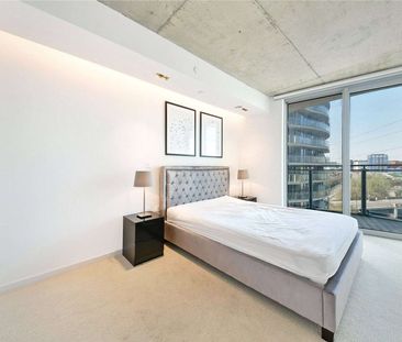 Great modern one bedroom apartment in the iconic Hoola development, based by the scenic Royal Victoria Dock. - Photo 2