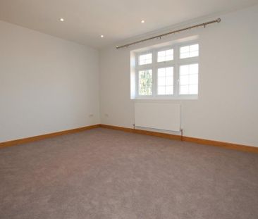 6 bedroom semi-detached house to rent - Photo 1
