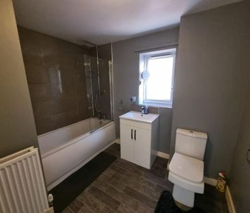 2 bedroom terraced house to rent - Photo 2